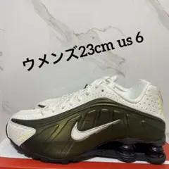 未使用品 NIKE WMNS SHOX R4 スニーカー