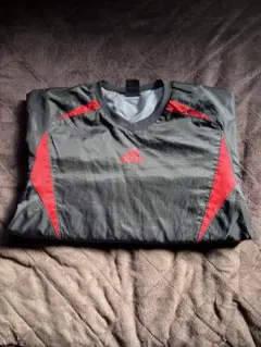 adidas 長袖シャツ 黒/赤