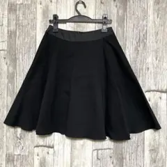 トゥービーシック【美品】40 M 黒のフレアスカート ひざ丈