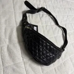 未使用　レザー　キルティング ボディバッグ