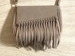 フリンジ付きショルダーバッグ