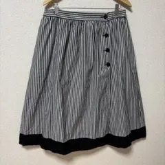 5L❇︎ ボタン使いリバーシブルスカート ブラック＆ストライプ柄 大きいサイズのサムネイル