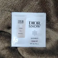 ディオールスノーUVシールドトーンアップ