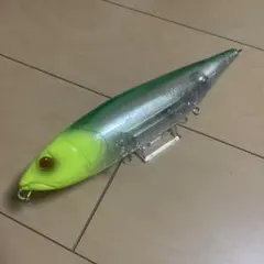 巨大鉛筆步行者 R 深度