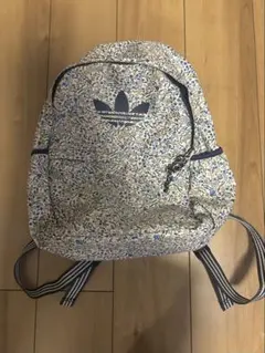 adidas 花柄リュック