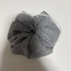 ドット柄 レース付き シュシュ グレー