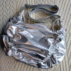 【新品 未使用】シルバー ギャザーショルダーバッグ A4収納可◎