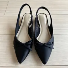 GU ジーユー　リボン付きブラックポインテッドトゥミュール