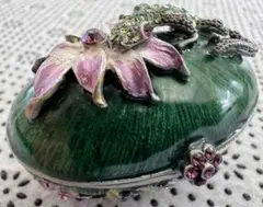 花とトカゲの装飾 アクセサリーケース