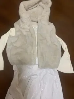 ZARA フード付きホワイトファーベストサイズ