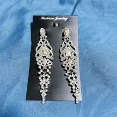 クリスタル装飾のロングイヤリング