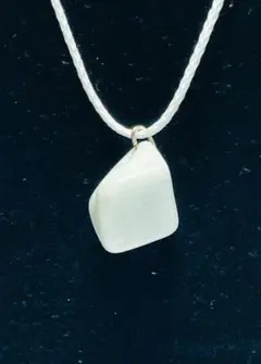 647 糸魚川翡翠　ネックレス ペンダント　天然石　産地：糸魚川