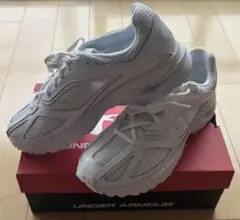 UNDER ARMOUR ホバーアパリション　ホワイト　27.5㎝のサムネイル