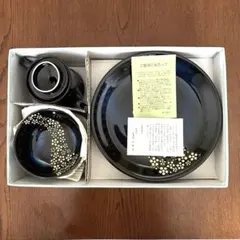 【新品未使用】美濃焼 濃紺に白の花 8点セット 大皿2枚 小皿5枚 醤油差1個