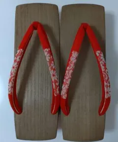 【値下げ】昭和レトロ　赤い花柄鼻緒の木製草履 約23.5cm　送料込み