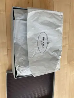 PRADA ホワイト スニーカー