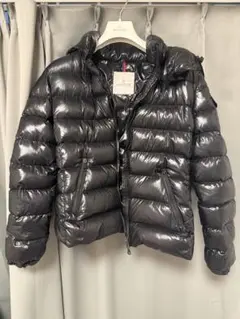 MONCLER ブラック ダウンジャケット フード付き