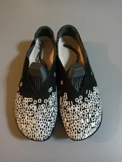 カンペール　CAMPER　刺繍フラットシューズ　24cmのサムネイル