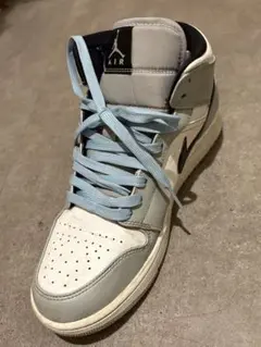 Nike Air Jordan 1 系（グレー×ホワイト）　右足