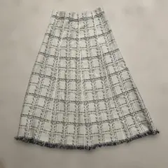 ホワイトとブラックのチェック フレアスカート