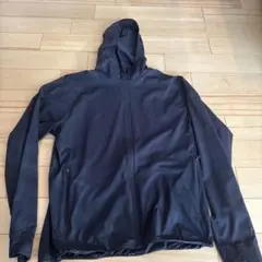 ブラック フード付き　ジャンパー