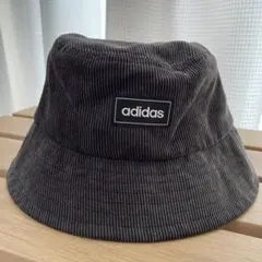 adidas コーデュロイ バケットハット ブラック