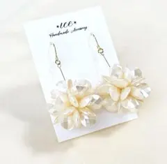 953◆アイボリーフラワー　ドレス結婚式　大ぶり　ハンドメイドピアス　イヤリング