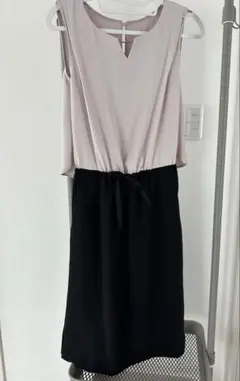 【美品】JUSGLITTY ノースリーブひざ丈ワンピース ピンク×黒