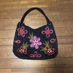 黒地に花刺繍バック