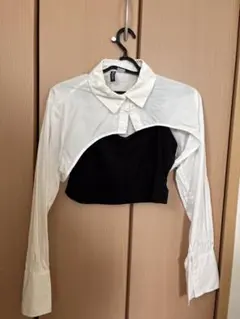 ホワイト・ブラック クロップドシャツ