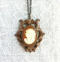 カメオのペンダント