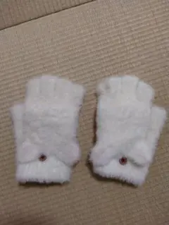手袋　白　猫耳　ふわふわ　かわいのサムネイル