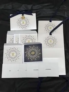 シャネル　ギフトボックス、メッセージカード、 チャーム