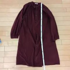 バーガンディ 長袖 ワンピース ボタン付き