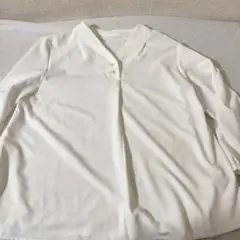 パールボタン薄手ホワイト Vネック七分丈 ブラウス　オフィス