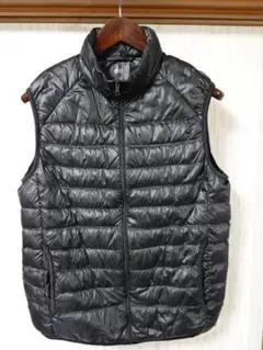 ユニクロ UNIQLO ウルトラライト ダウンベスト L 黒 069888