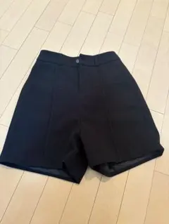 ブラック ショートパンツ Sサイズ 前タック入り