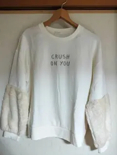 Honeys ハニーズ 袖ファーロゴトレーナー IVR アイボリー