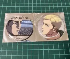 進撃の巨人　カラオケの鉄人　缶バッジ2種　エルヴィン
