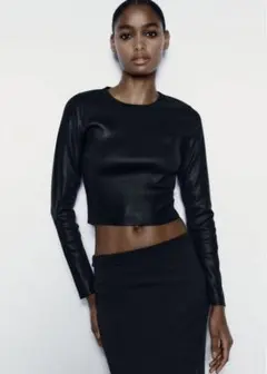 ZARA 黒 レザー風 クロップドトップス