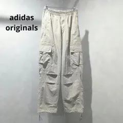 adidas アディダス エッセンシャルズ カーゴパンツ ベージュ XSサイズ