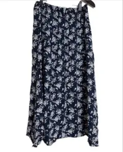 【美品】AZUL ENCANTO 花柄ロングスカート M ネイビー 両ポケット有のサムネイル