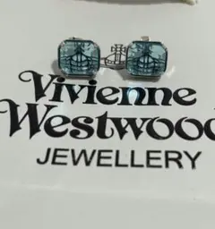 Vivienne Westwood 青い立方体型ピアス