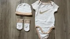 NIKE ベビー用 3点セット ロンパース 帽子 靴下のサムネイル