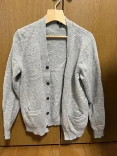ユニクロ　プレミアムラムVネックカーディガン　M