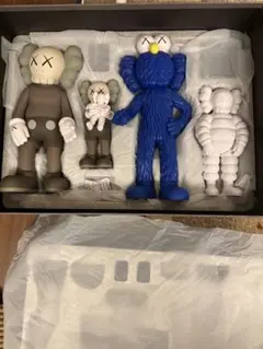 KAWS ファミリーセット フィギュア