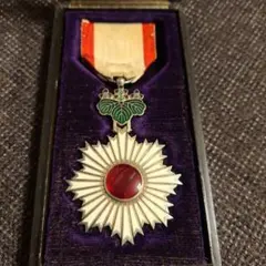 美品 瑞宝双光章 瑞宝雙光章（共箱・略綬あり） 勲章 微章 日本国 Amazon.co.jp: 勲章 瑞宝双光章 瑞賓雙光章 共箱あり 日本 功労