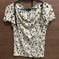 INDIVI 花柄　ドレープネック　半袖トップス　フォーマルのサムネイル