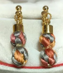 編み込みデザインイヤリング