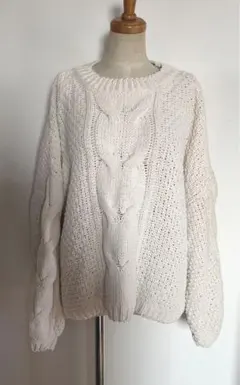 アイボリー ケーブル編み ニットセーター